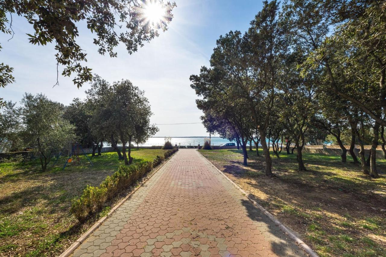 Apartments By The Sea Vrsi - Mulo, Zadar - 5951 Exterior foto